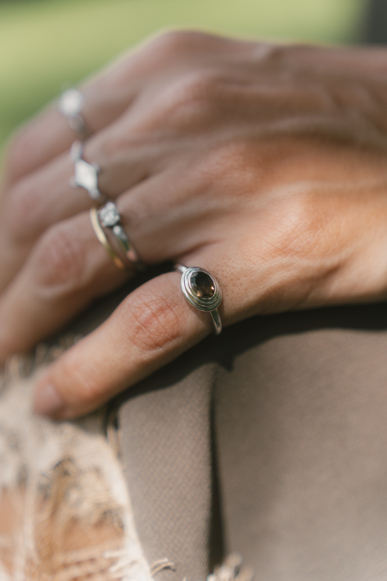 Close de anéis da coleção Encontro